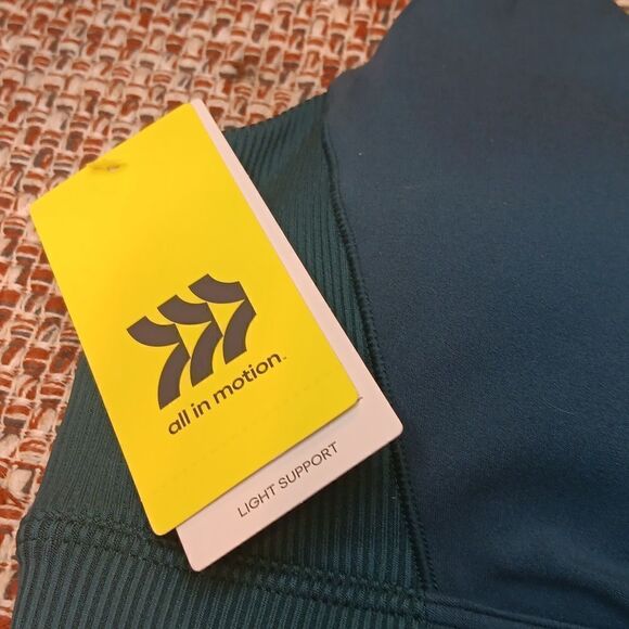 New All In Motion Sports Bra Medium New With Tags - Picture 5 of 6